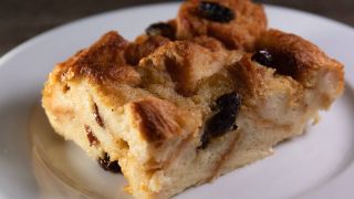 Christmas desserts in an air fryer: bread and butter pudding