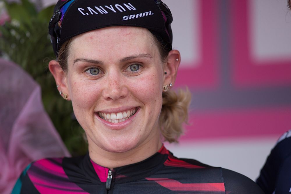 Tiffany Cromwell (CANYON//SRAM Racing) wins the sprint finish to Giro Rosa 2016 - Stage 4