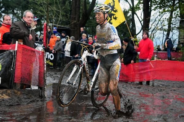Zdenek Stybar (Telenet - Fidea) ankle deep in mud.