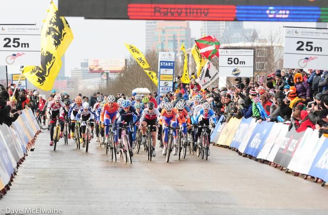 Elite Women's start on River Road