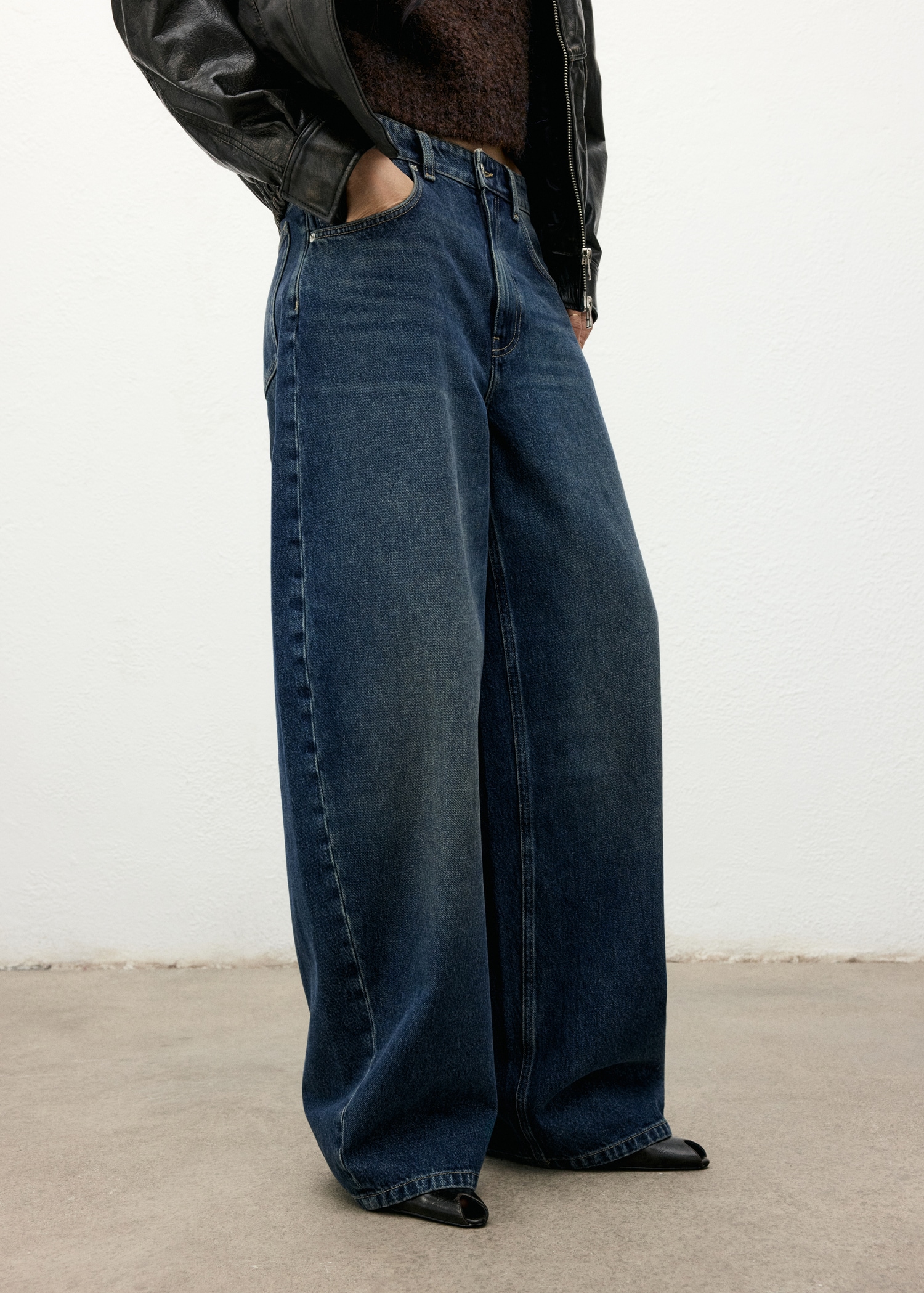 Medium-Rise Barrel Jeans - Women | Mango United Kingdom