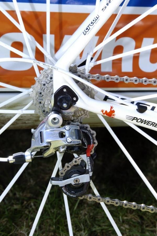 Gore Ride-On cables and housing minimize friction through the long stretches of housing.