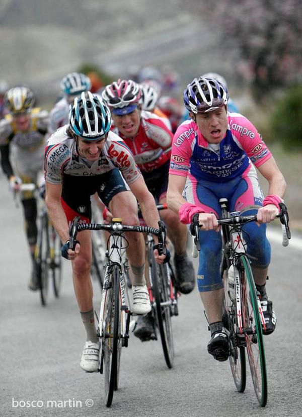 Daniel Moreno (Omega-Pharma Lotto) and Damiano Cunego (Lampre-Farnese Vini) dice with one another on the final climb