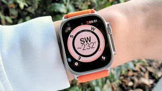 Apple Watch Ultra compass app