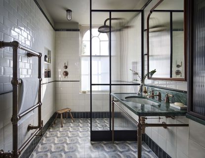 The Shower Corner Shelf: 5 elegant ideas for storage