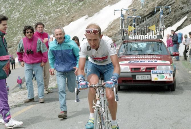 Pantani on the attack while wearing the best young rider's white jersey in the 1994 Giro d'Italia