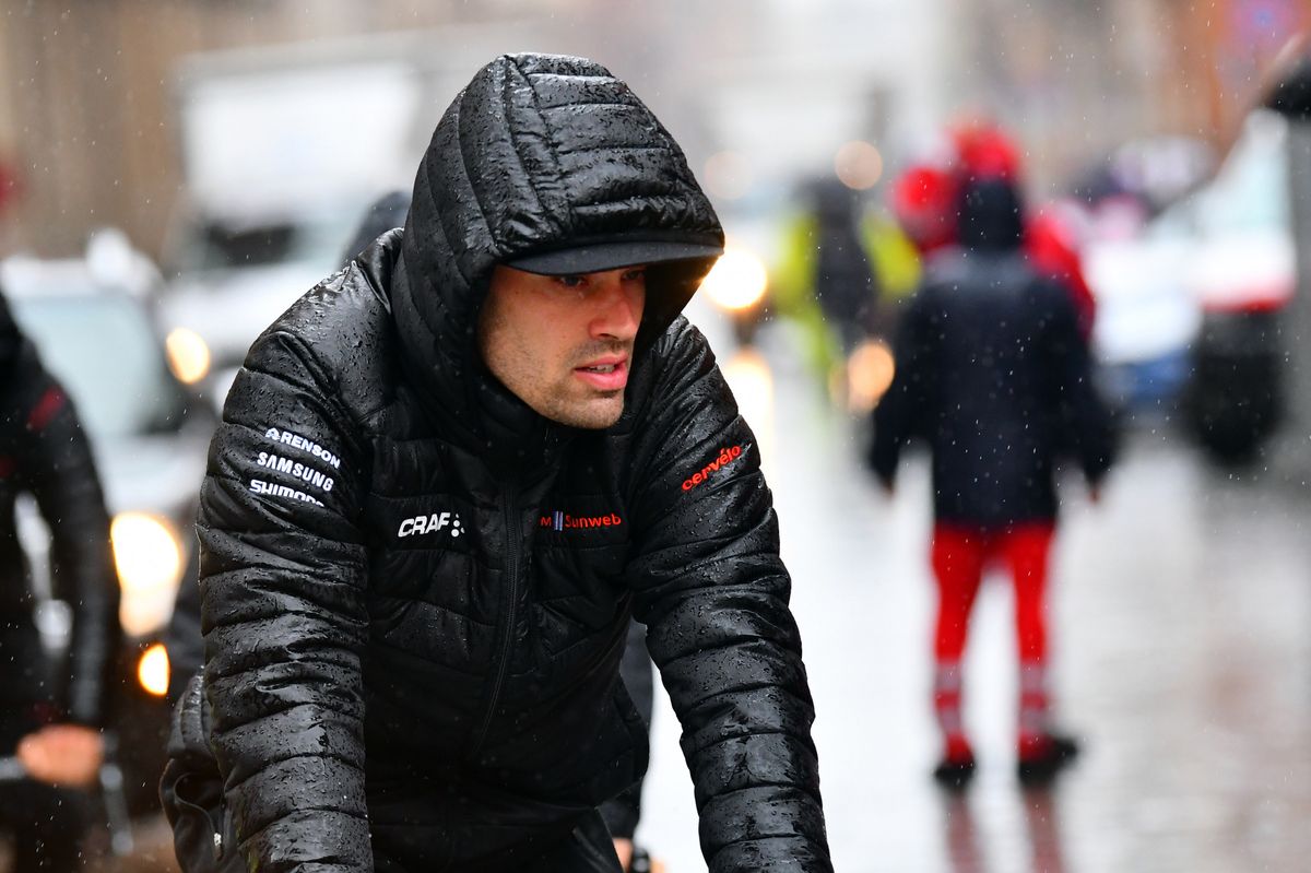 Tom Dumoulin braves the wet weather at the 2019 Giro d&#039;Italia