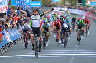 Stephen Cummings (Dimension Data) soloed to the win in Pais Vasco stage 3