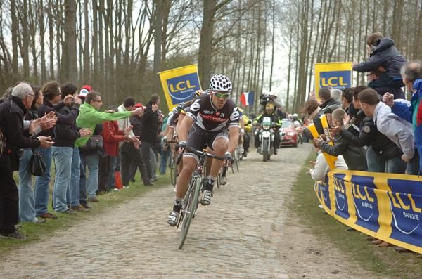 Thor Hushovd (Cervelo Test Team) on the cobbles