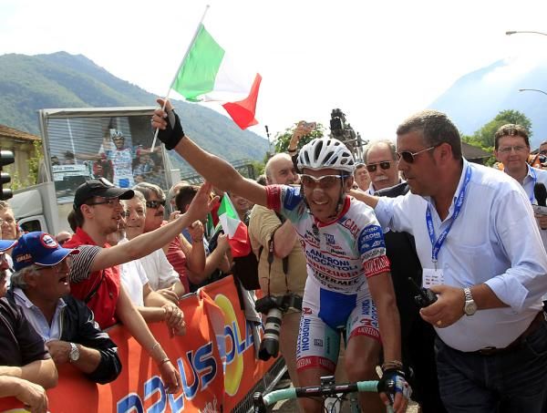 Franco Pellizotti (Androni Giocattoli) is celebrated by the tifosi