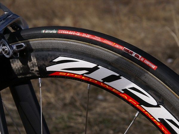 Zipp 404 carbon wheels and Vittoria Open Corsa CX tubulars make for an especially potent package.