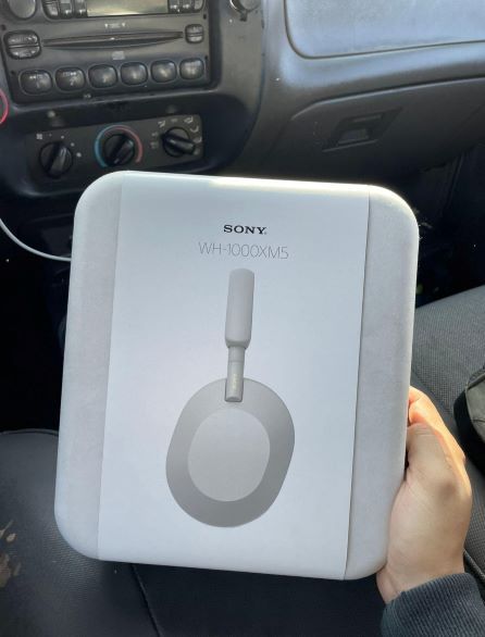Sony WH-1000XM5 retail unit