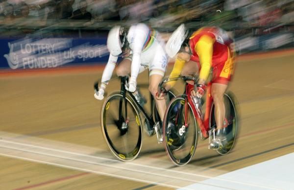 Victoria Pendleton (Sky+ HD) narrowly edges out Shuang Guo (China) in the dramatic women's sprint finale.