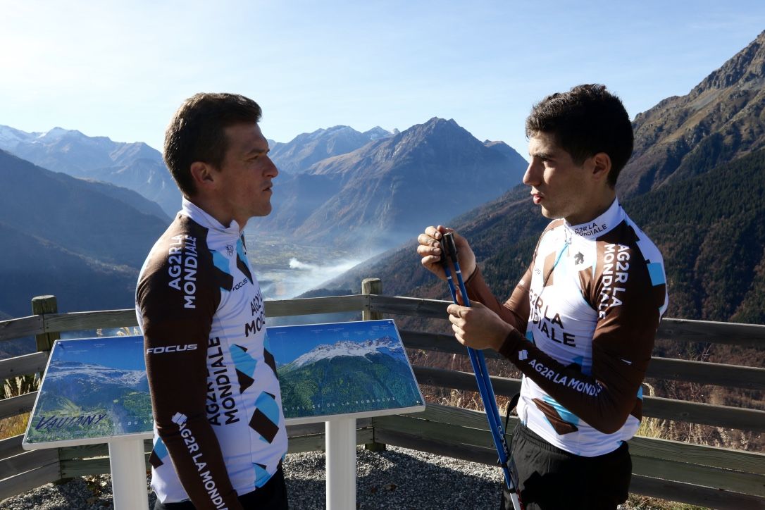 Exchanging notes on the way up