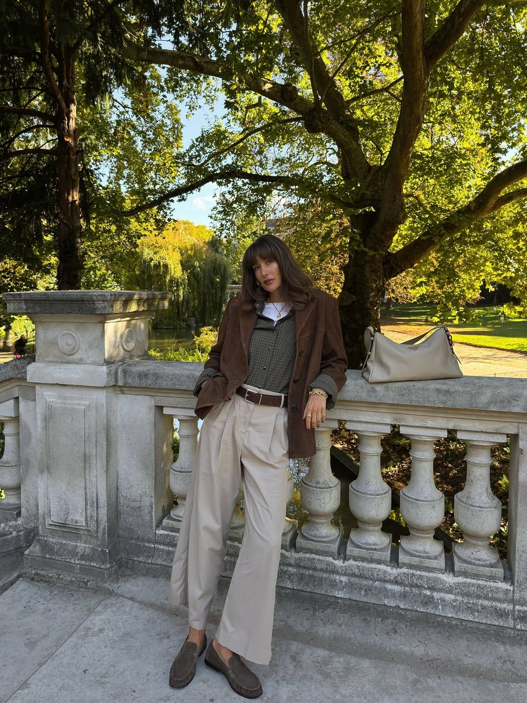 Influencer @juliesfi wearing suede loafers