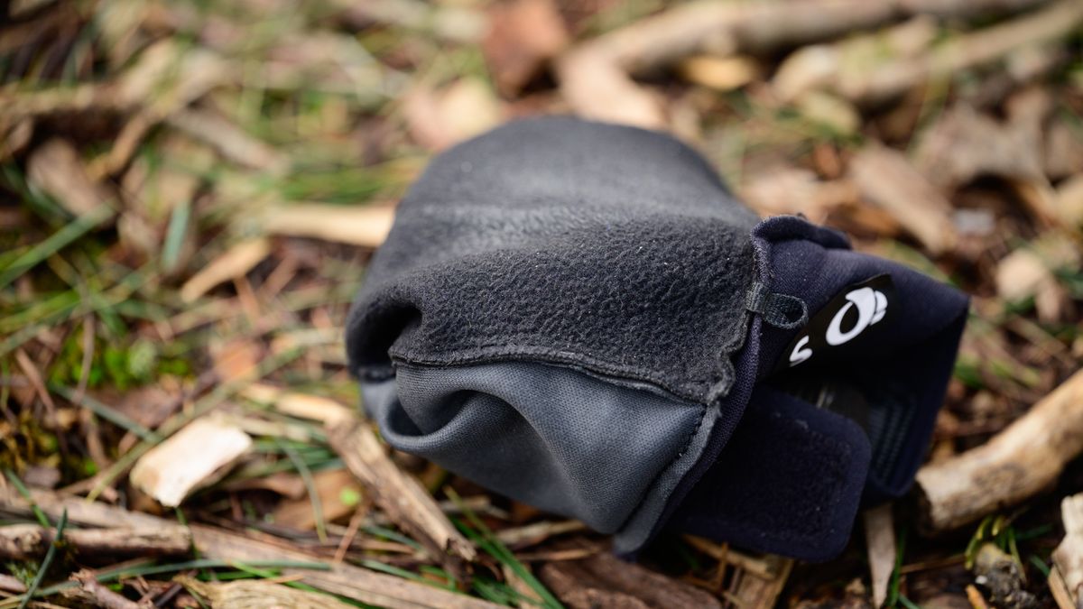 Pearl Izumi Summit WRX NeoShell Gloves fleece inside detail