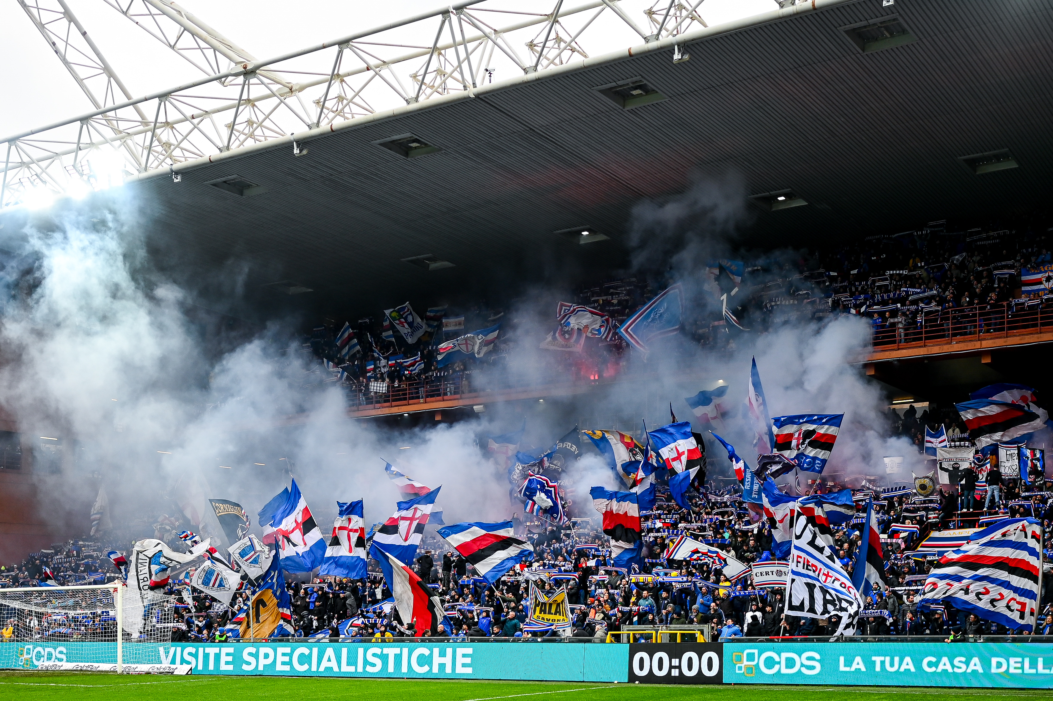 Samdoria&#039;s ultras wave flags before kick off vs Cosenza