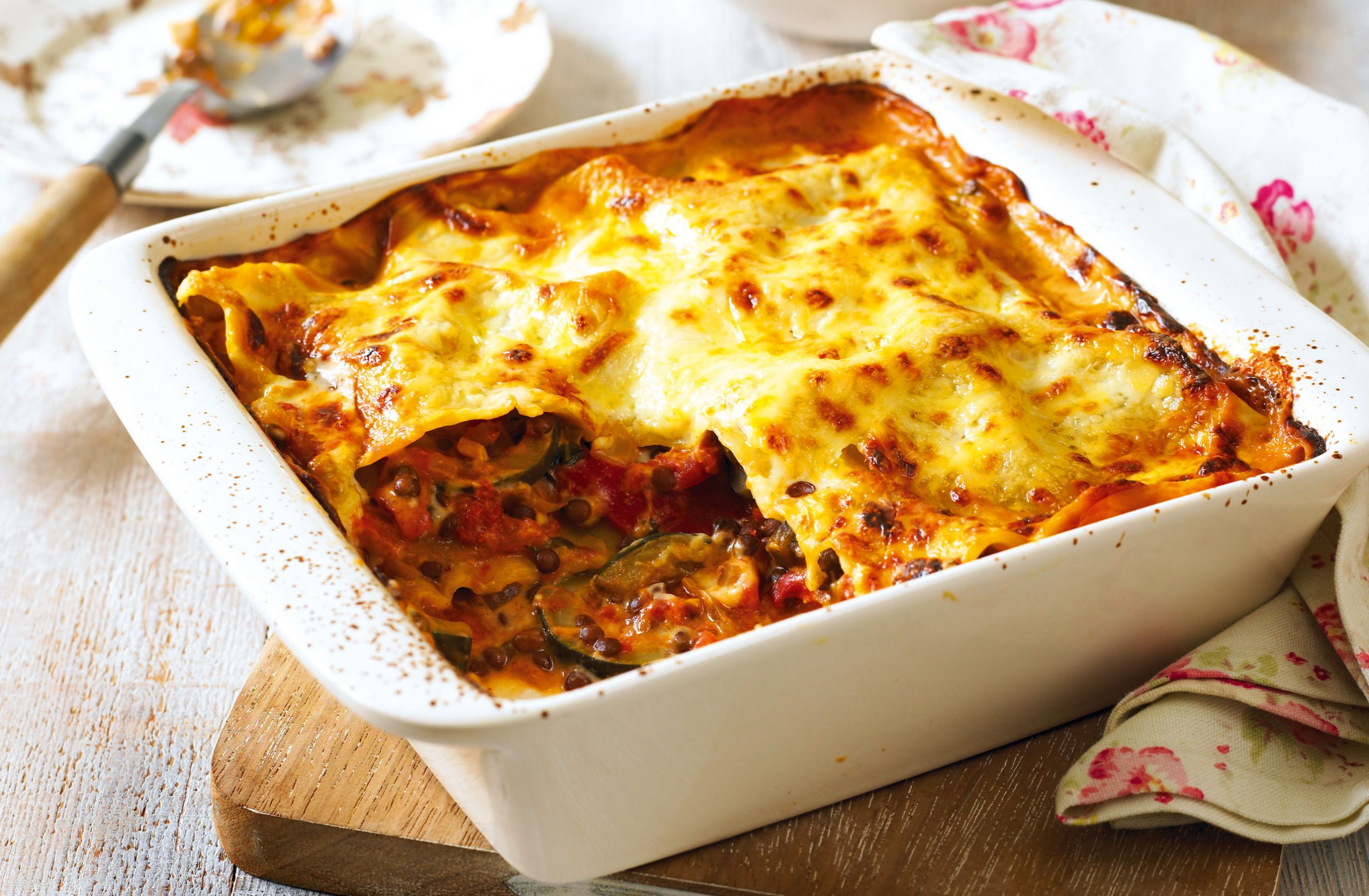 Lasagne deals cheese sauce