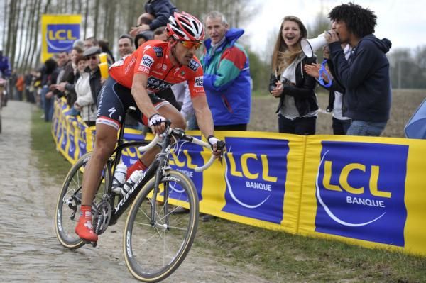 Fans cheer on Fabian Cancellara (Saxo Bank)
