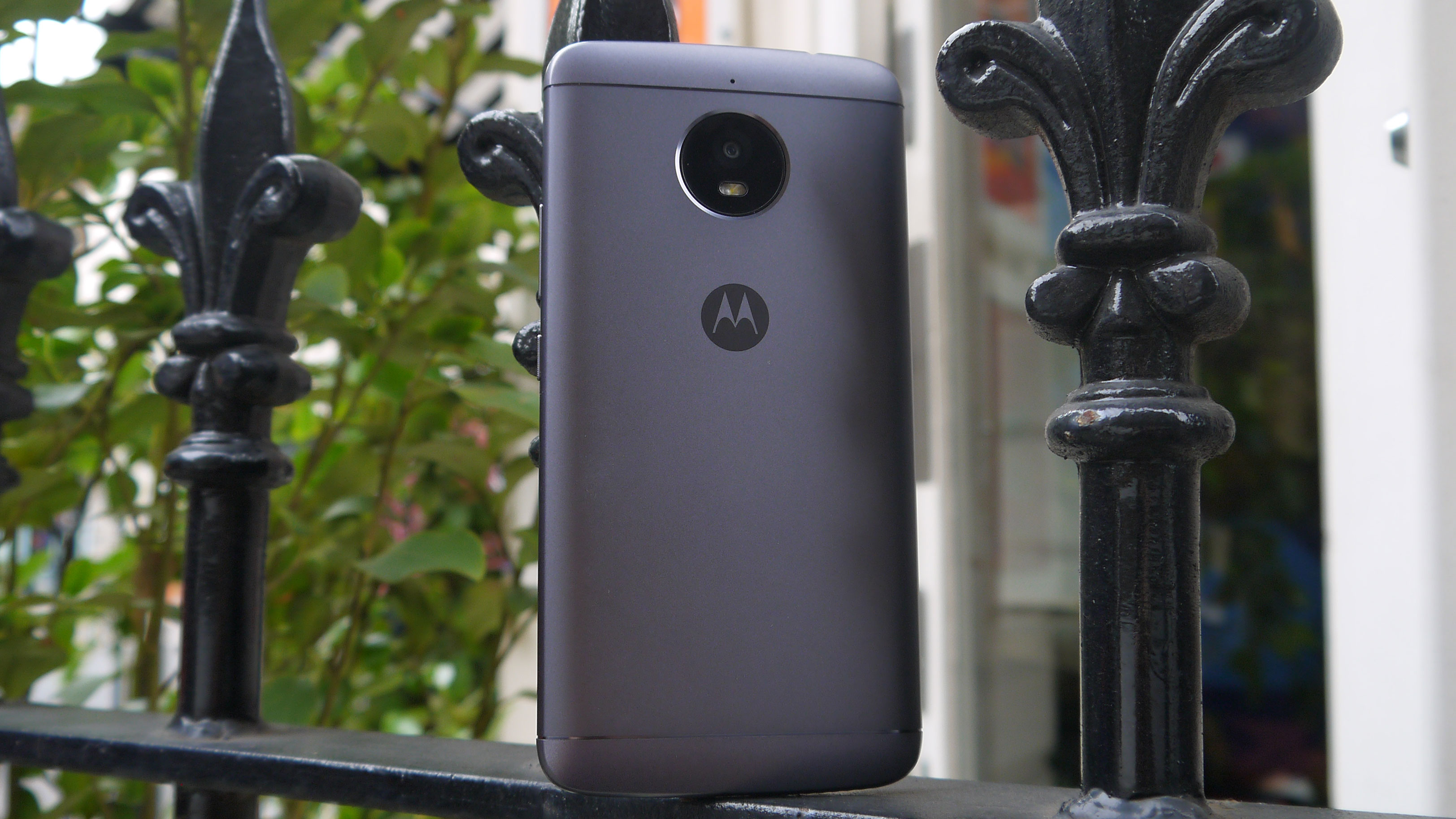 Here's what the Moto E5 and Moto E5 Plus will look like