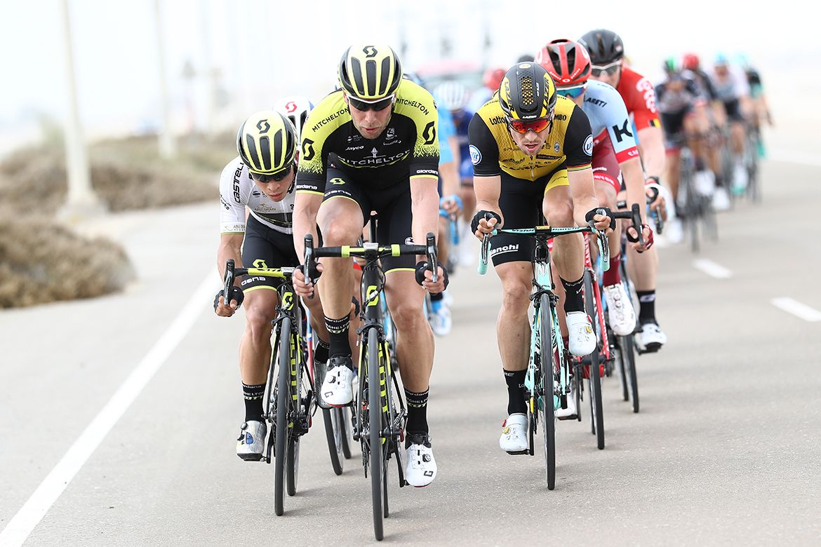 Roger Kluge (Mitchelton Scott) leads the chase