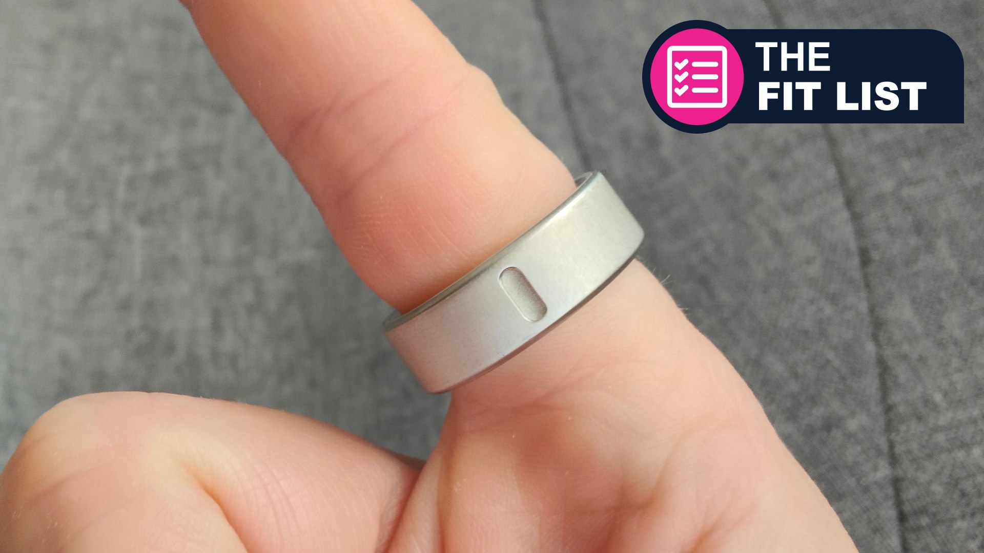 Oura Ring on man&#039;s hand