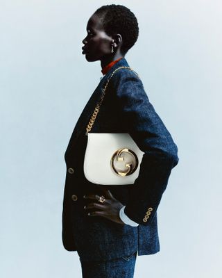 A woman wearing Gucci's blondie bag in white