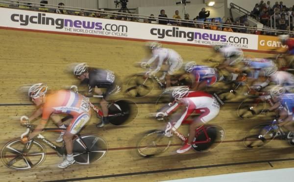 Action in the women&sup1;s bunch race