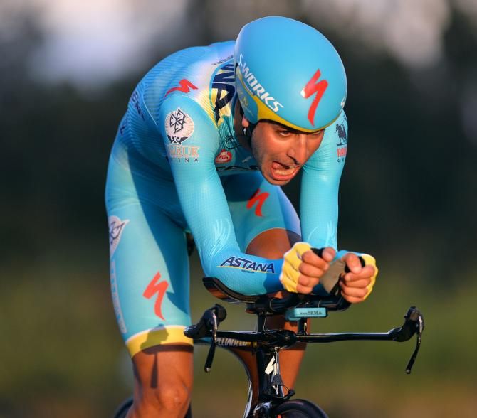Fabio Aru (Astana) going full gas
