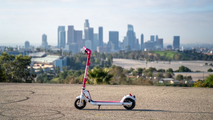 GoTrax Apex LE on an overlook in Los Angeles