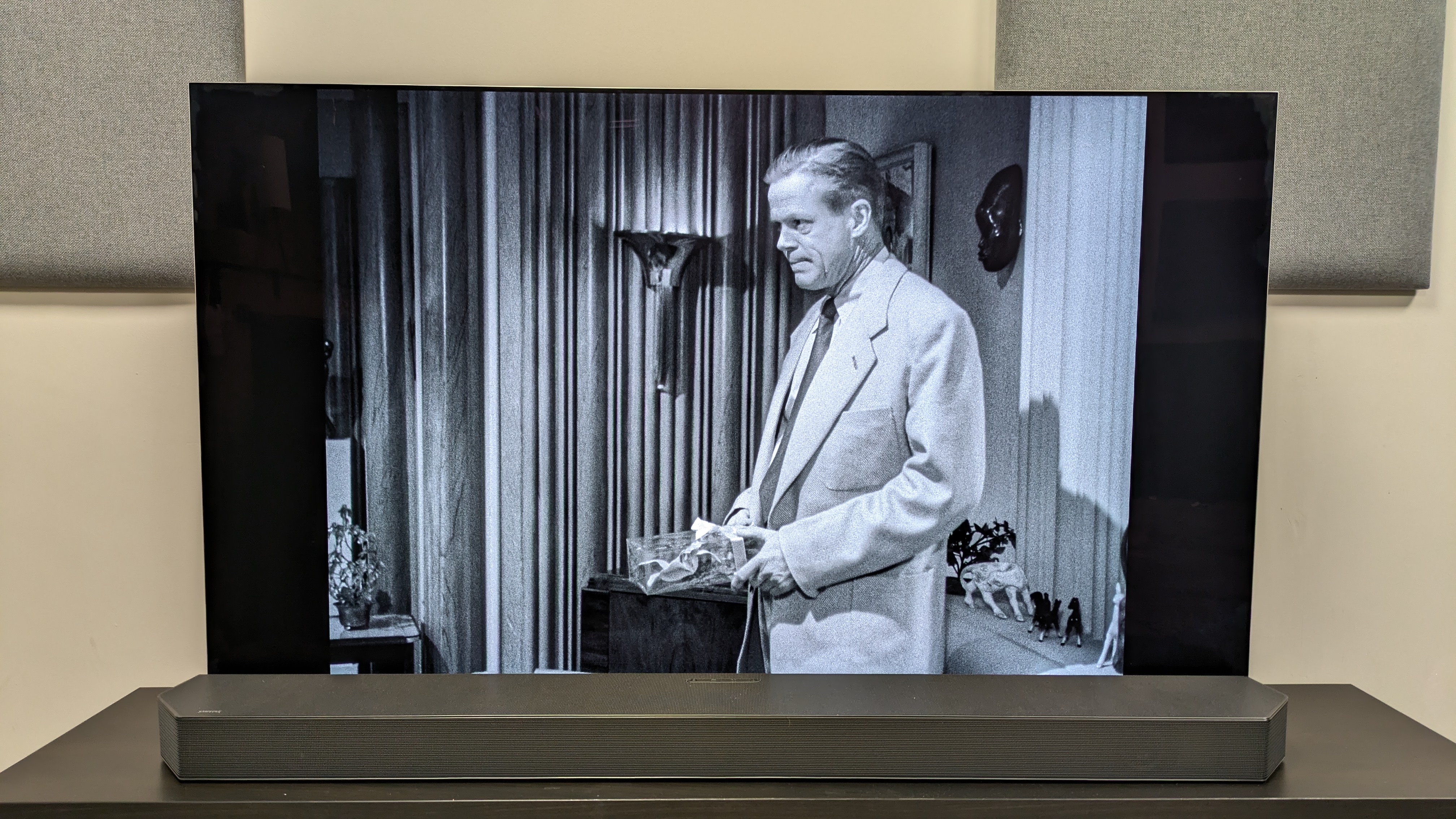 36 Hours 4K Blu-ray on LG G5 showing Bill Rogers on screen 