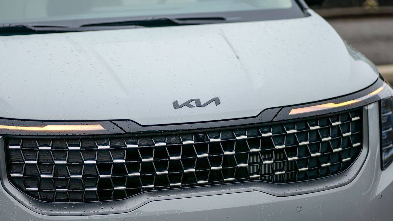 2025 Kia Carnival Hybrid SX Prestige test drive.