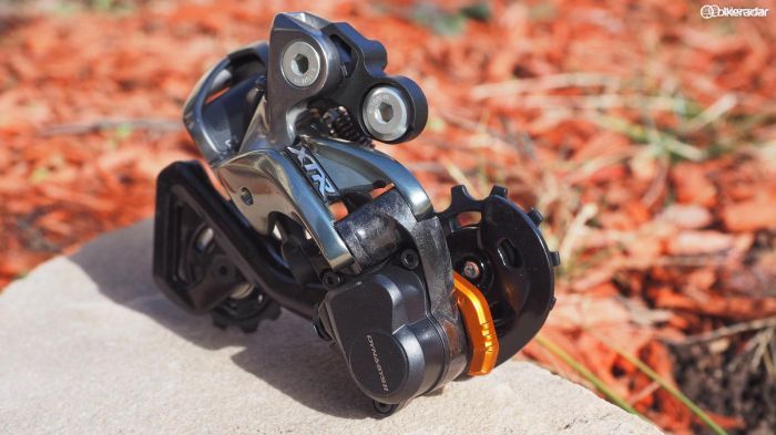 Smatterings of carbon help keep the rear derailleur down to a reasonable 290g