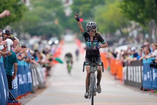 Unbound Gravel 200 Women - Lauren De Crescenzo wins women's Unbound Gravel 200