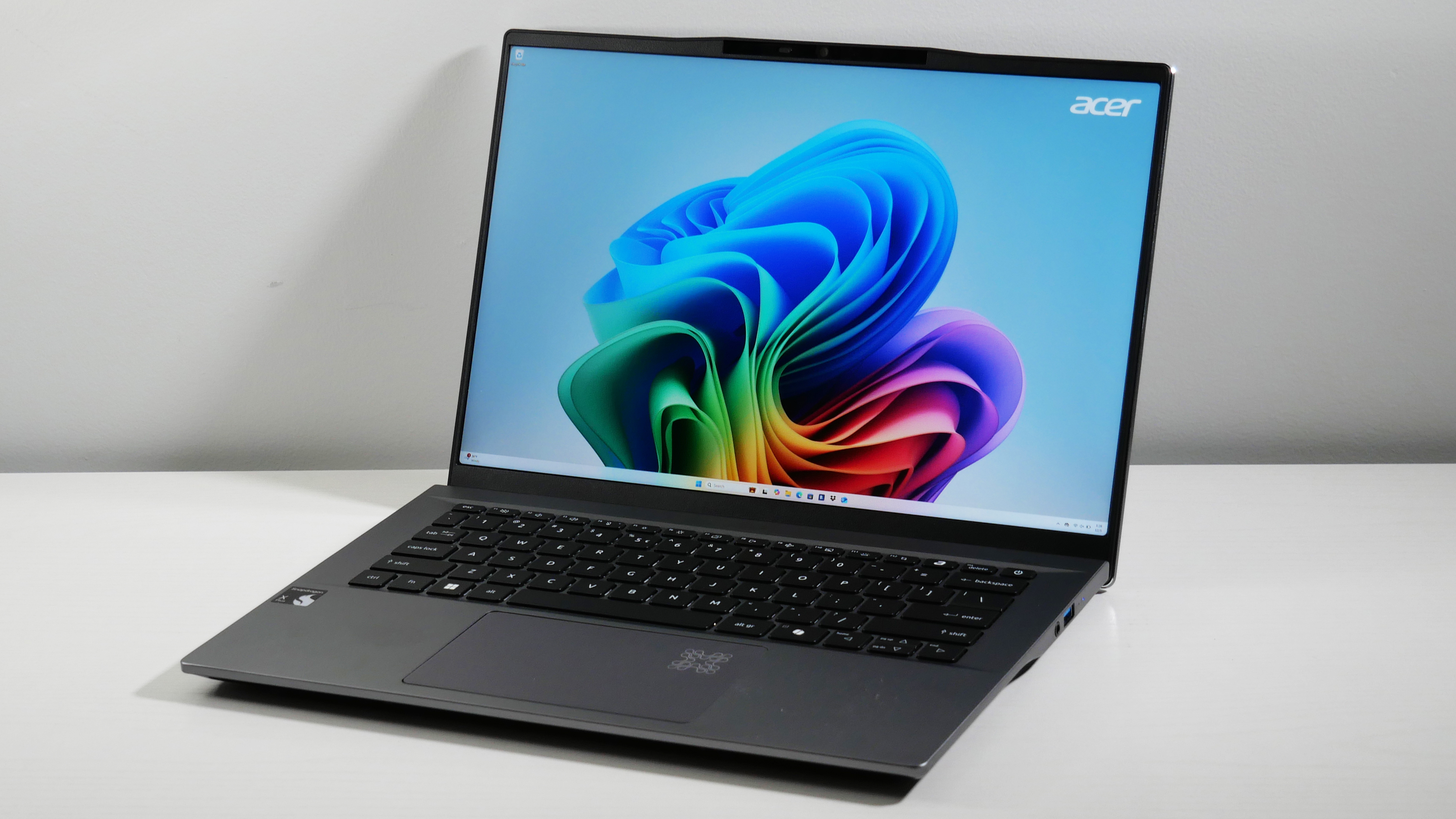 Обзор Acer Swift Go 14 AI: жарко, грязно и разочаровывающе