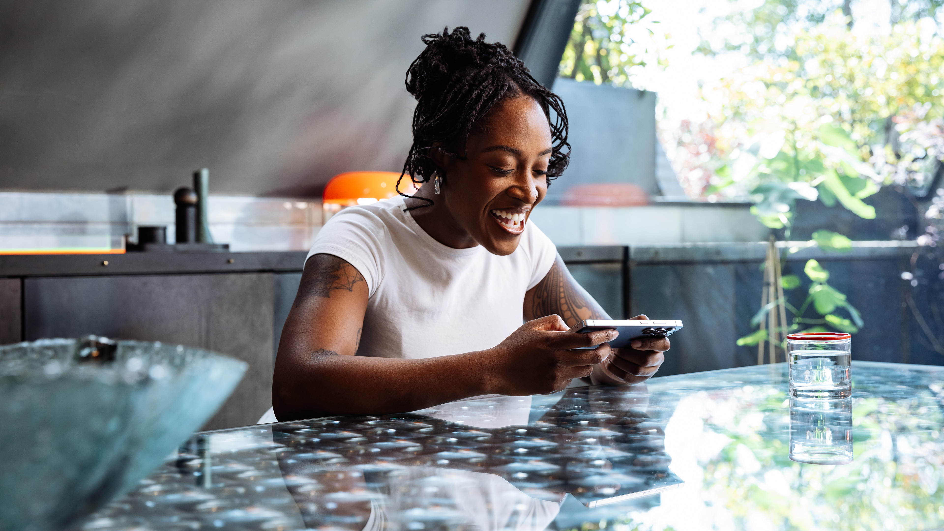 Woman games on Samsung phone