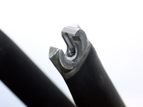 The uniquely adjustable fork rake allows Aeroad CF users to tune the handling to their preferences, from as quick as the Ultimate CF range to just a bit more stable.