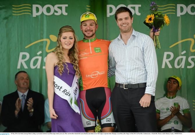 Jan Sokol (Synergy Baku Cycling) is presented with the LeasePlan stage winner jersey