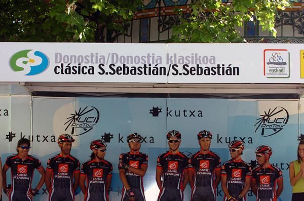 The Caisse d'Epargne team of defending champion Alejandro Valverde is introduced prior to the start.