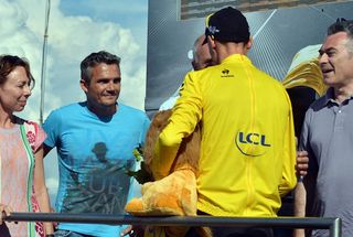 Richard Virenque greets Chris Froome