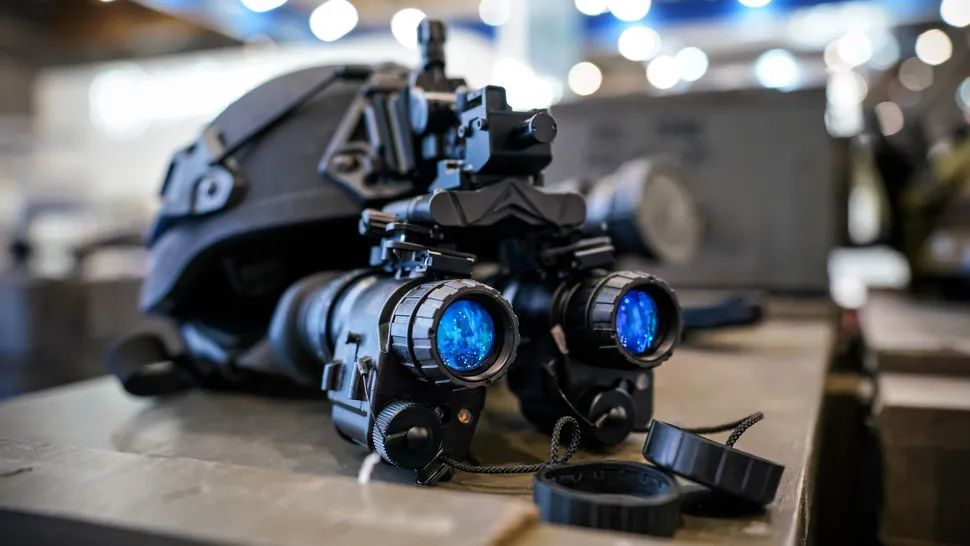 How do night vision binoculars work? Advnture
