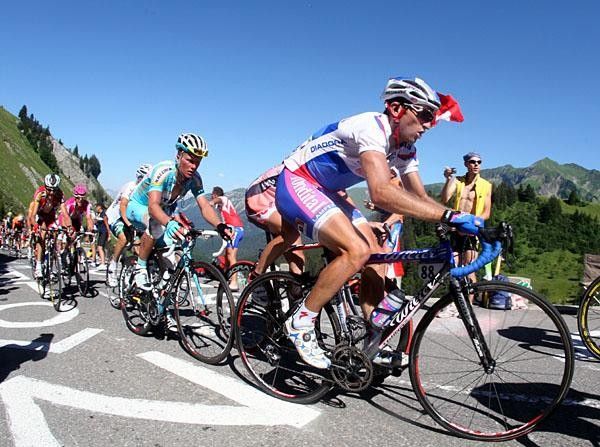 Vino follows Valjavec up the climb that didn't offer the attacks of the favourites just yet.