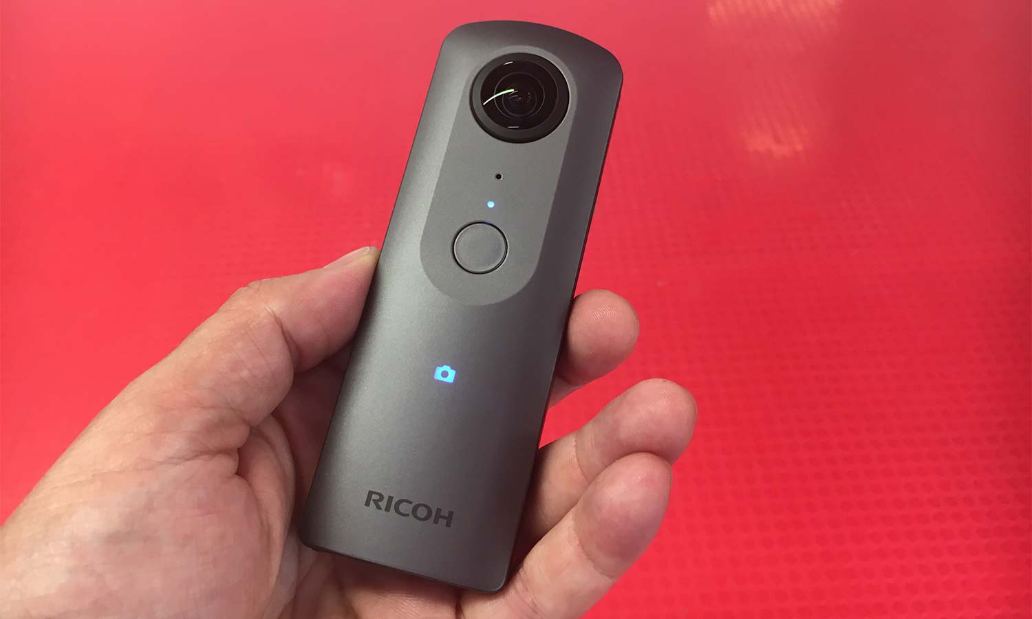 Met opzet wonder Wild Ricoh Theta V 360-Degree Camera Review: Slim Design, Fat Price | Tom's Guide