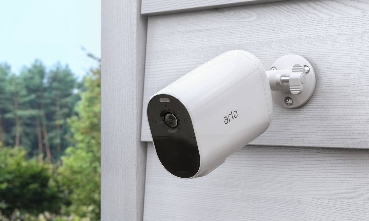 Arlo Essential Xl Spotlight Camera outdoors