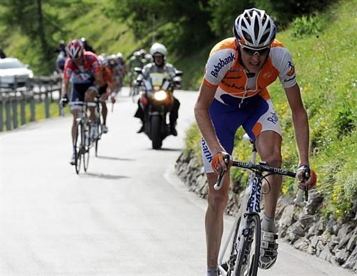 Robert Gesink puts in his race-winning move.