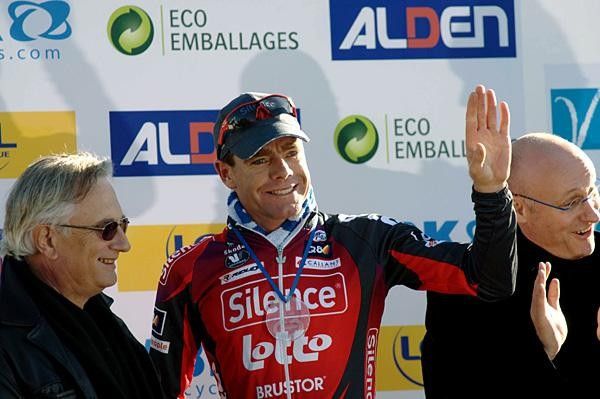 French sports secretary Bernard Laporte congratulates Evans for winning the stage.
