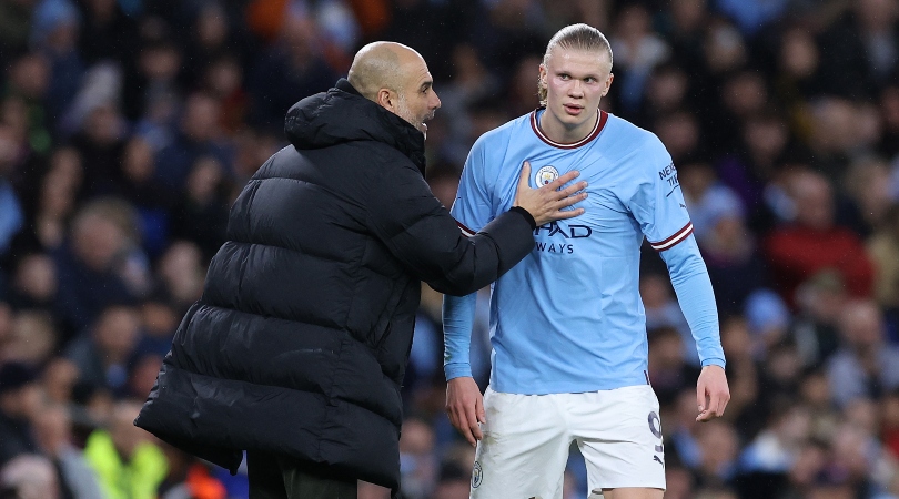 Manchester City-Trainer Pep Guardiola mit Stürmer Erling Haaland während des FA-Cup-Viertelfinales gegen Burnley im März 2023.