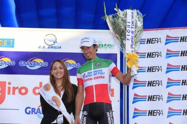 Franco Pellizotti (Androni Giocattoli) gets the flowers