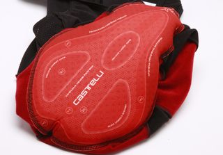 The image of a Castelli chamois shows the distribution of padding densities.