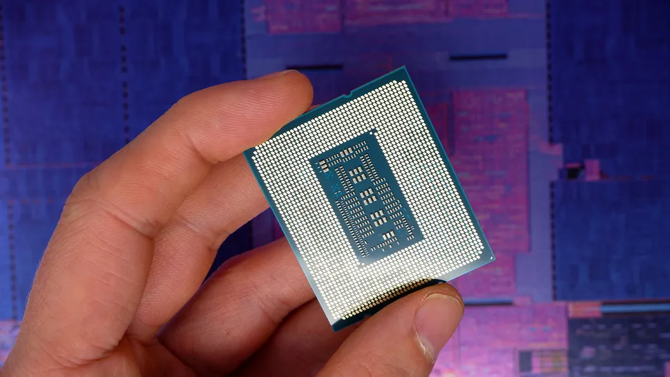 Чип Intel Core i9 13900K Raptor Lake на рекламной коробке